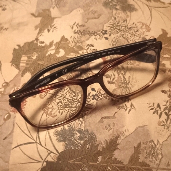 arnette you glad I didn't say banana? - Picture 1 of 7